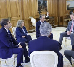 Don Felipe durante la audiencia a una representación de la Fundación Hay Derecho